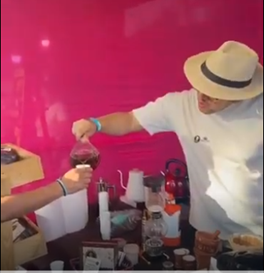 Experiencia de preparación de café en feria